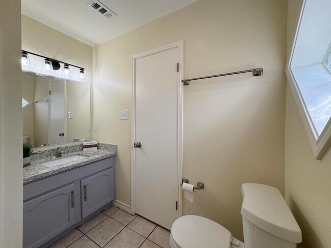 Building Photo - 304 Anthony Ln