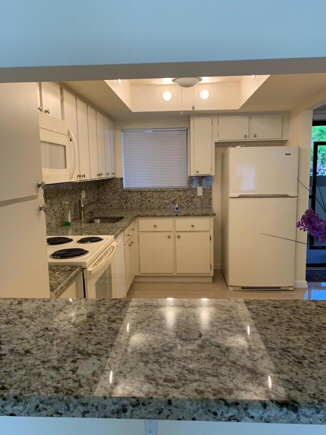 Building Photo - 3212 Strawflower Way