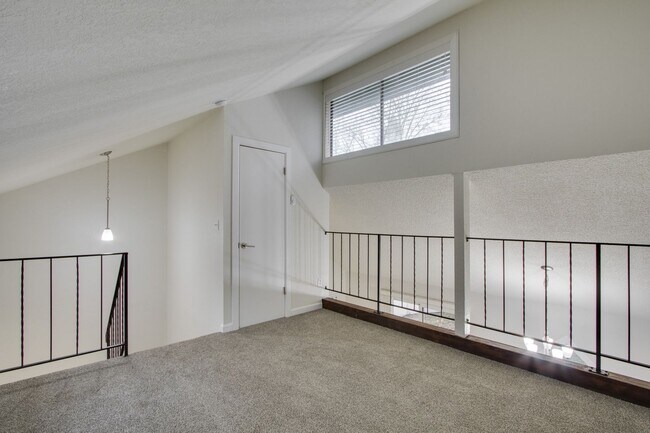 Building Photo - Crestline Triplex