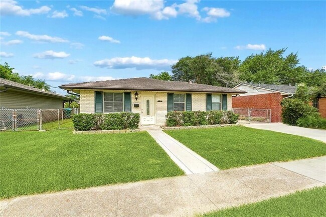 Building Photo - 3611 Arizona Ave