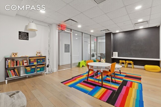 Building Photo - 319 Schermerhorn St