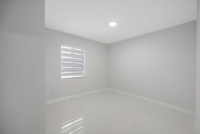 Building Photo - 14851 SW 71st St