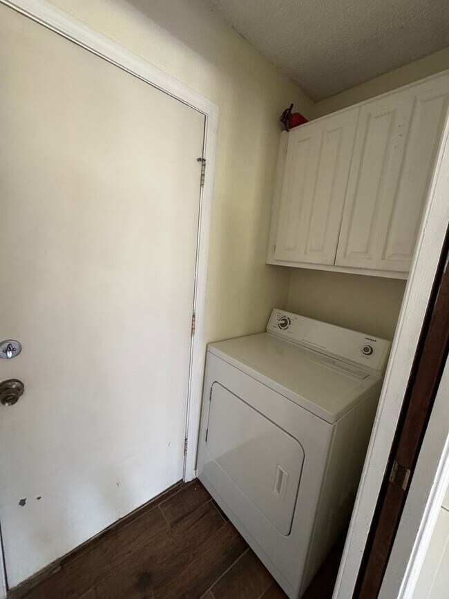 Building Photo - 3 Bedroom 2 Bath Beautiful home $ 1,750