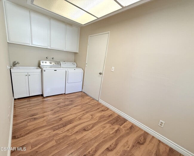 Building Photo - 850 Rim Crest Dr