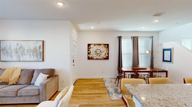 Building Photo - 2906 ELLE DR