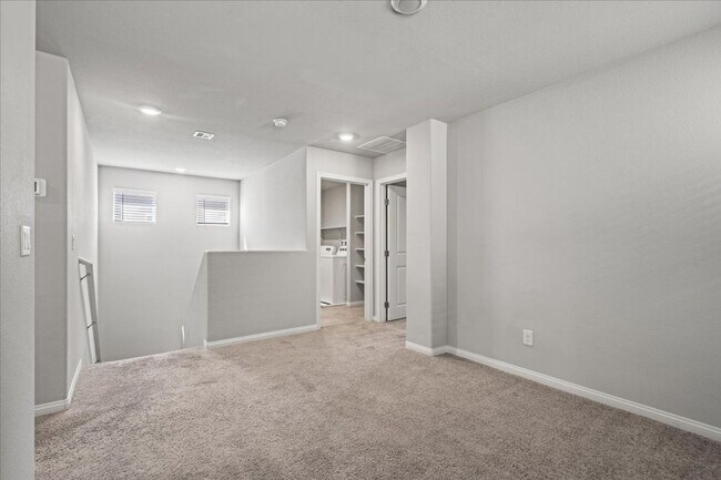 Building Photo - Newer 4 Bd, 3 Bth, Granite Countertops and Entertainer’s Dream!