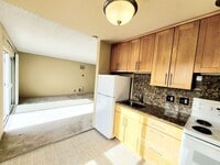 Building Photo - Woodlake Studio