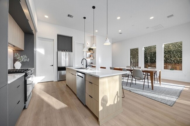 Building Photo - 3513 Castor St