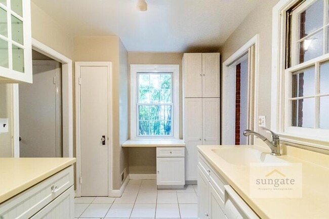 Building Photo - 326 Lincoln Ave