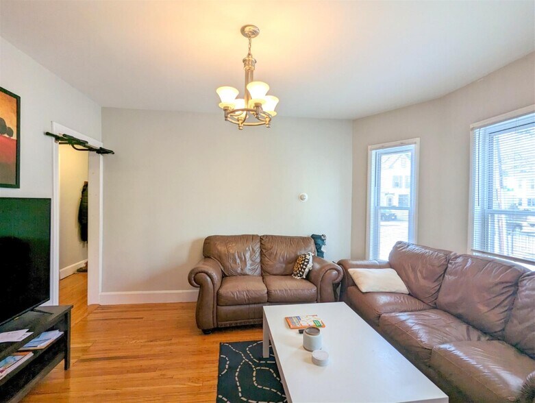 Building Photo - 383 Highland Ave