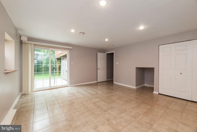 Building Photo - 8591 Harvest View Ct