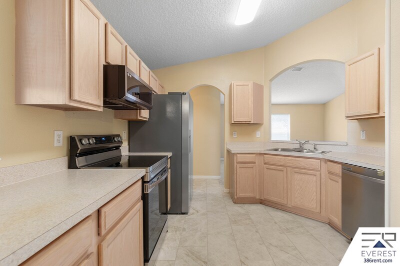 Building Photo - 57 Pin Oak Dr