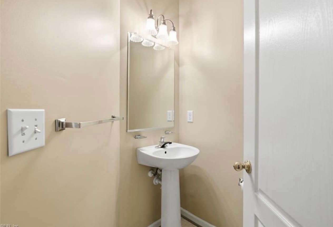 Downstairs bathroom - 682 Windbrook Cir