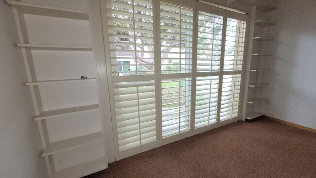 Building Photo - Friars Village - close to USD and Fashion Valley