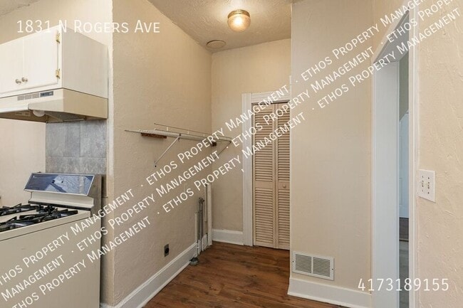 Building Photo - 1831 N Rogers Ave