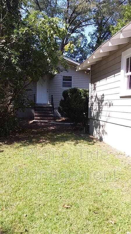 Building Photo - 123 Vines Ave