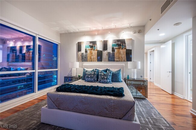 Building Photo - 4525 Dean Martin Dr