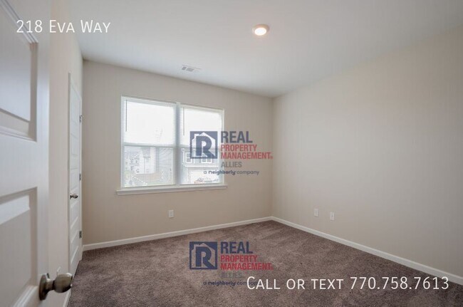 Building Photo - 218 Eva Wy