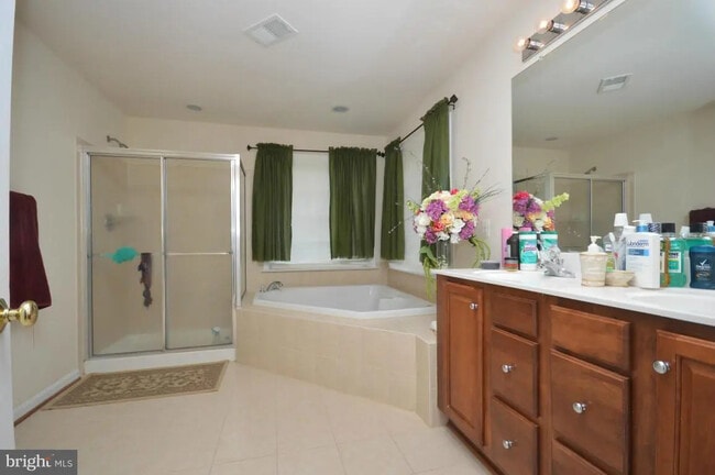 Building Photo - 14876 Cartagena Dr