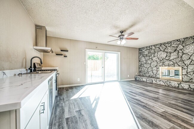 Building Photo - 5780 N 8th St