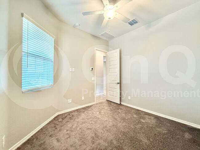 Building Photo - 4156 E Bernice St
