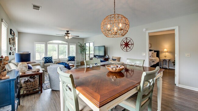 Building Photo - 532 Blue Stem Dr