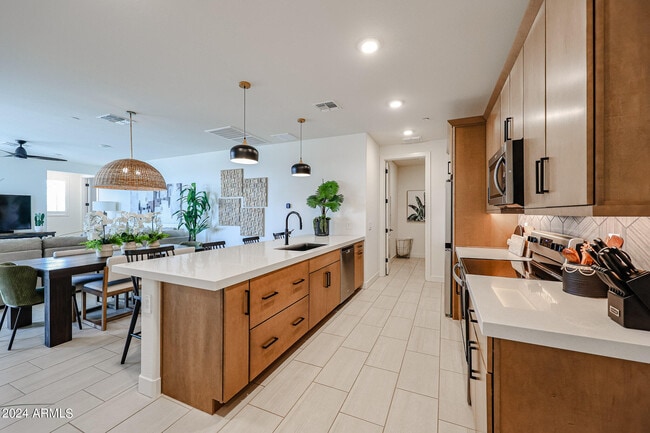 Building Photo - 11300 N Casa Dega Dr