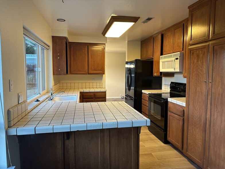 Building Photo - 1631 Shoshone Dr