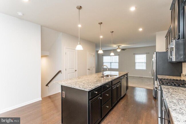 Building Photo - 9907 Cedarmass Cir