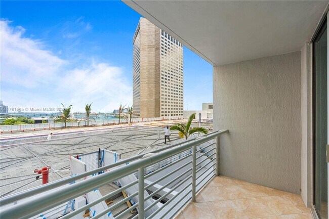Building Photo - 325 S Biscayne Blvd