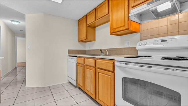 Building Photo - 2BD/2BA Second Floor Unit, Oldsmar, Availa...