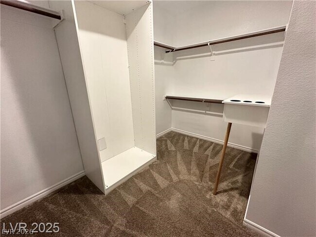 Building Photo - 9565 Camelback Crk Dr