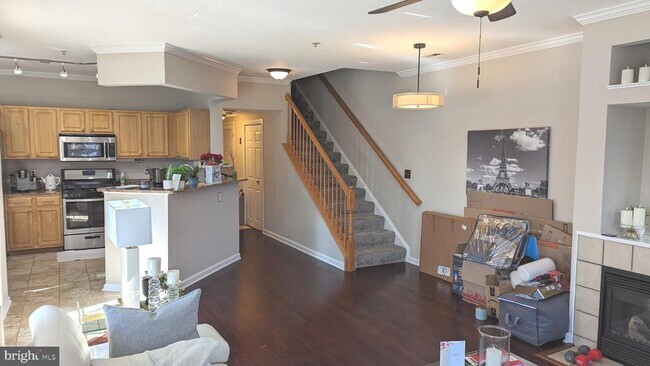 Building Photo - 233 King Farm Blvd