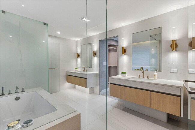 Building Photo - 900 N Ocean Blvd