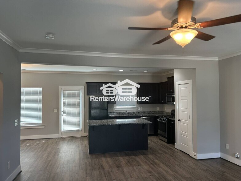 Building Photo - 581 Polo Way