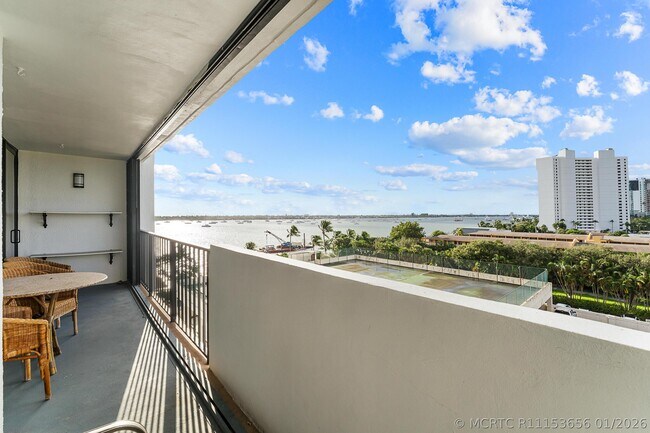 Building Photo - 5600 N Flagler Dr