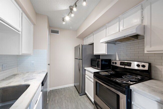 Building Photo - 2120 El Paseo St