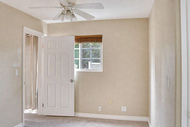 Building Photo - 6132 E Baja Dr