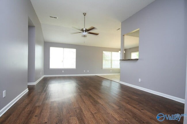 Building Photo - 105 Oakline Dr