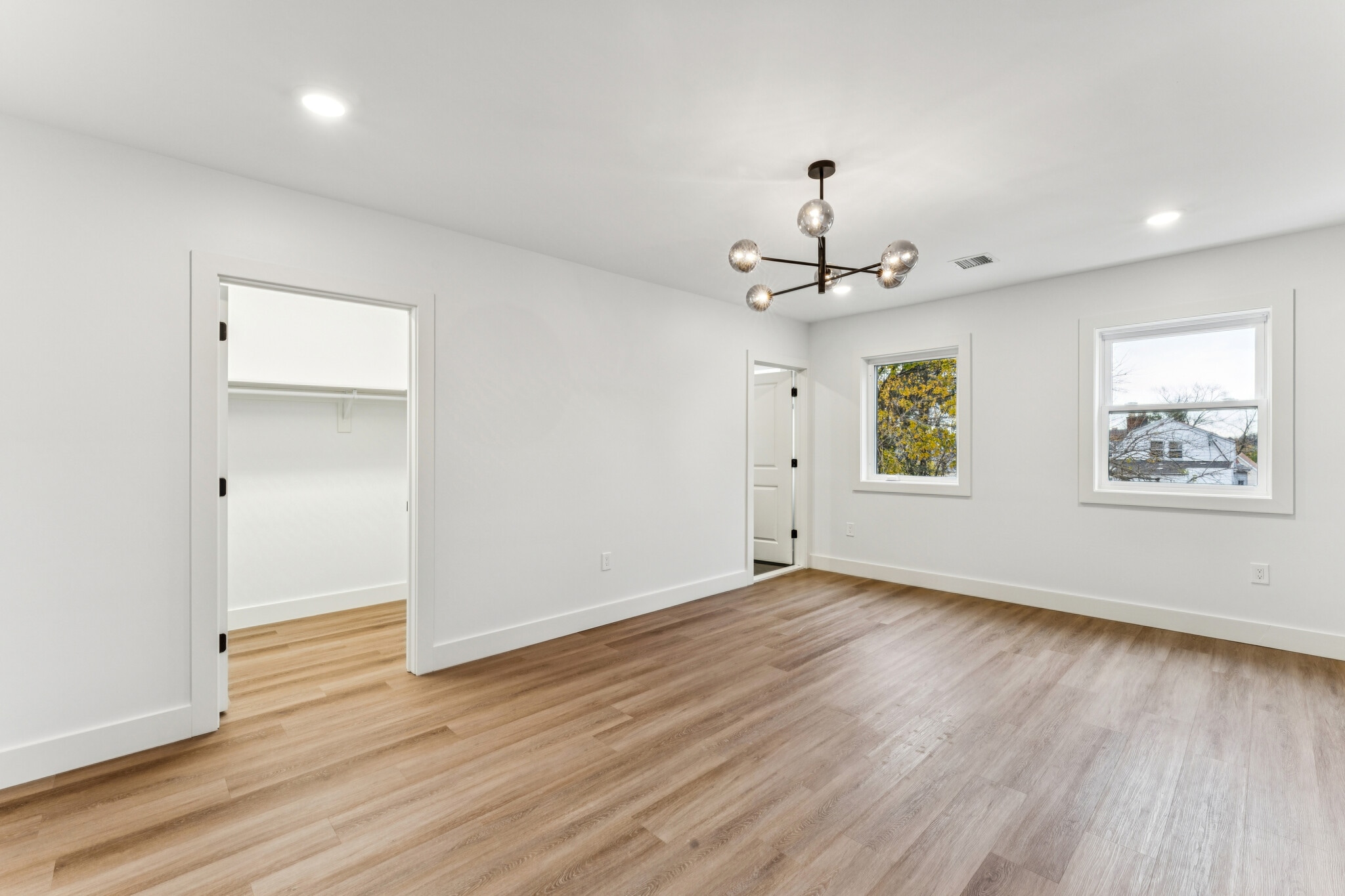 Building Photo - 84 Hollywood Ave