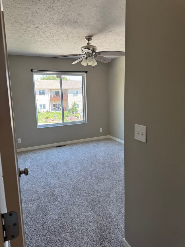 Building Photo - Spacious 4-Bedroom Townhome in Norris Scho...