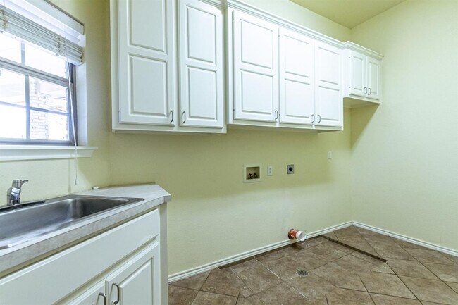 Building Photo - 6308 County Rd 7415