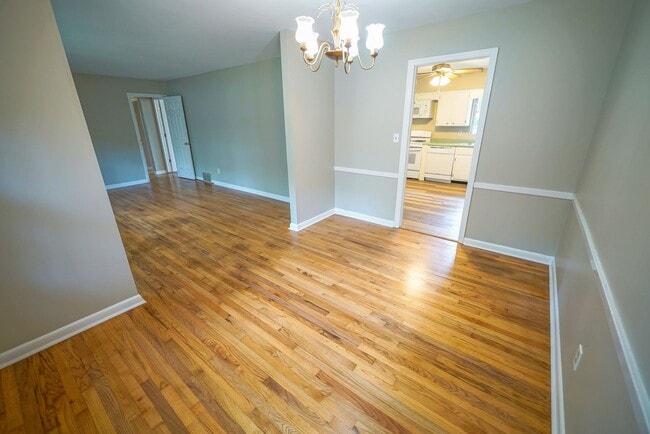 Building Photo - Sublease: Available 7/22/25 Beautiful 4/2 ...