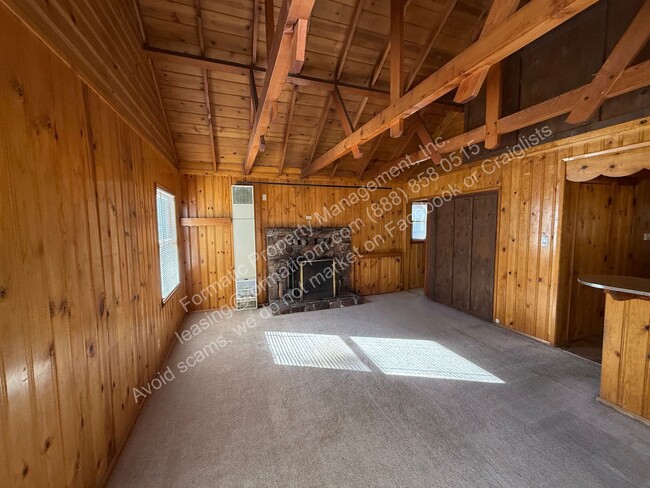 Building Photo - 42460 Fox Farm Rd