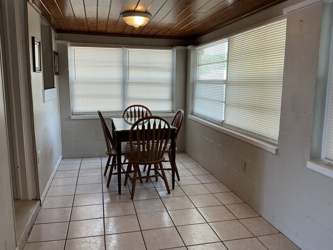 Building Photo - 3 Bed / 2 Bath Home in North Lakeland – Spacious Yard & Great Location