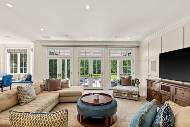 Building Photo - 4220 Purchase St