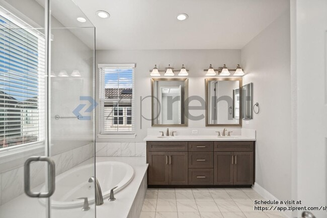 Building Photo - 205 Vereda del Turia