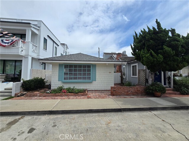 Building Photo - 122 Apolena Ave