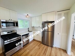 Building Photo - Modern 3-Bed Home in Quiet Neighborhood. F...