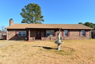 Building Photo - Nice Brick Ranch with Large yard!